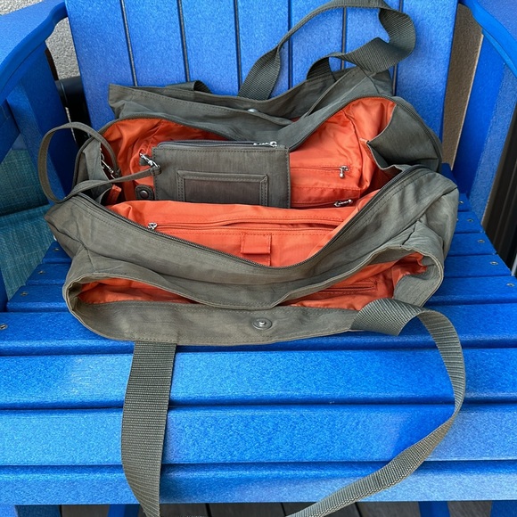 Chicos Travelers Bag- lightweight, many compartments - Picture 3 of 9